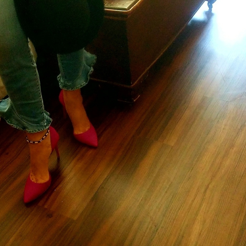 DISTRESSED JEANS. SOLD.